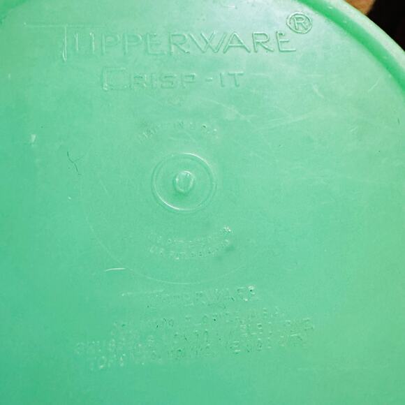 Vintage Tupperware Crisp It 679 Jadeite Green Lettuce Keeper Crisper w Lid - Picture 5 of 5